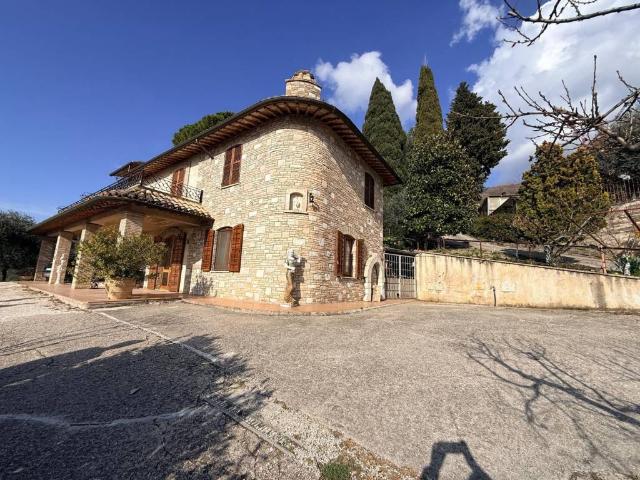 Villa Indipendente in vendita a Assisi, Umbria