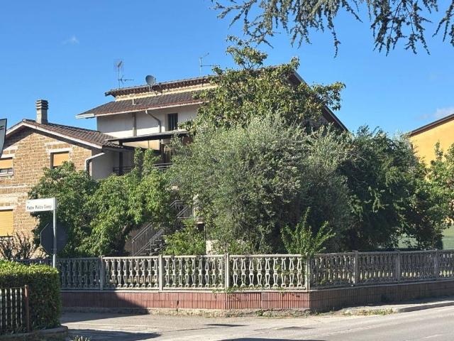 Villa Indipendente in vendita a Assisi, Umbria