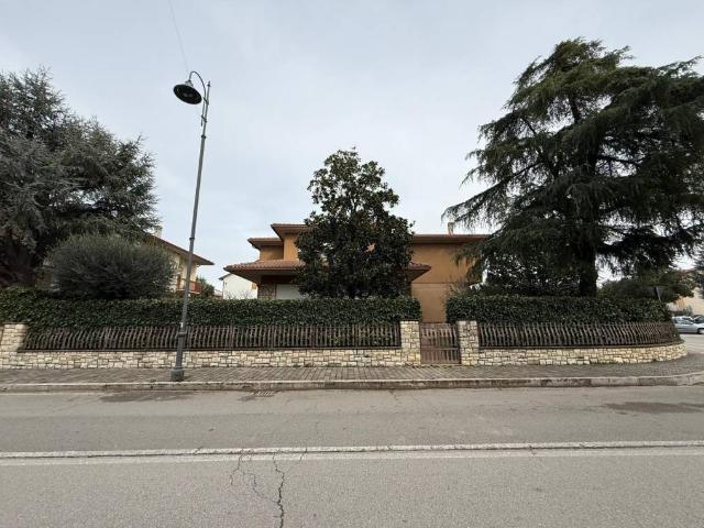 Villa Indipendente in vendita a Assisi, Umbria
