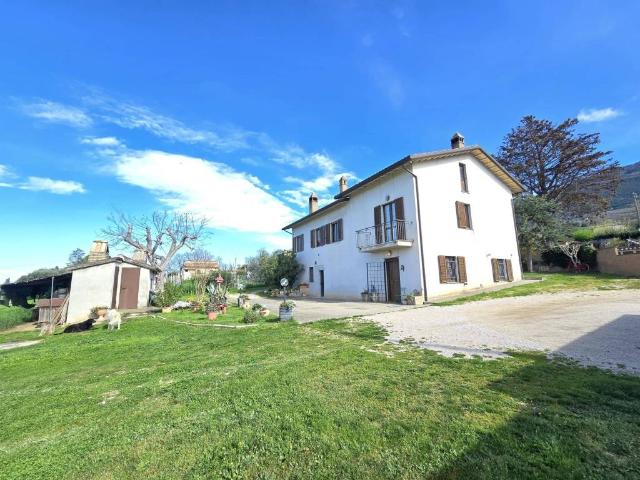 Villa Indipendente in vendita a Assisi, Umbria