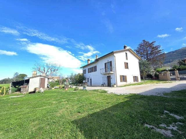 Villa Indipendente in vendita a Assisi, Umbria