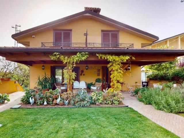 Villa Indipendente in vendita a Assisi, Umbria