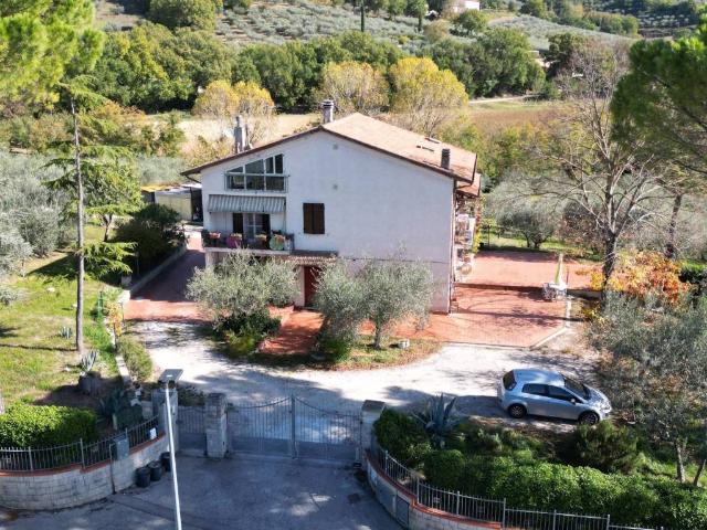 Villa Indipendente in vendita a Palazzo, Assisi