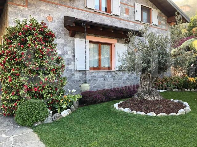 Villa Indipendente in vendita a Pagnano, Asso