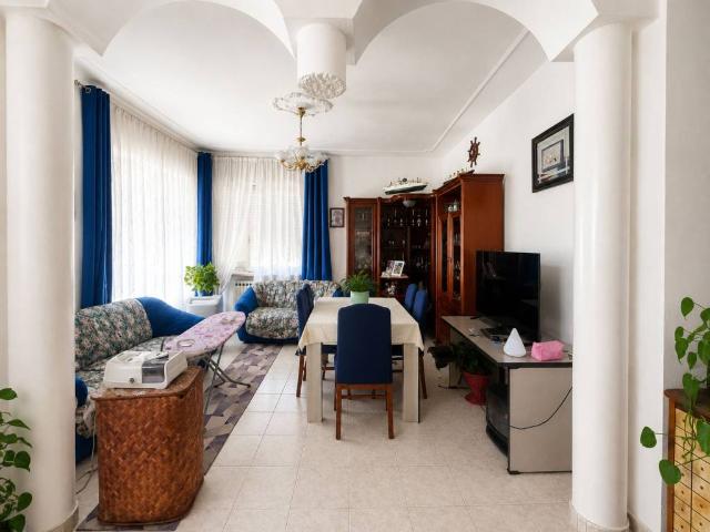 Villa Indipendente in vendita a Quarto Inferiore, Piemonte