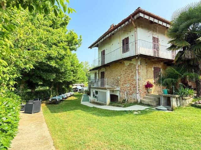Villa Indipendente in vendita a Mombarone, Asti