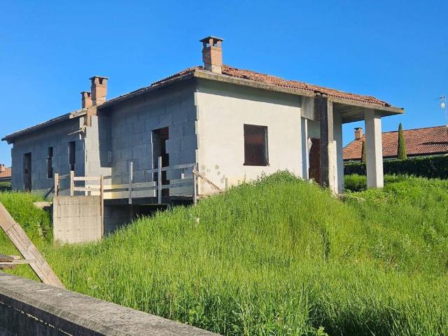 Villa Indipendente in vendita a Piemonte, Asti