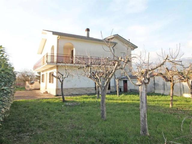 Villa Indipendente in vendita a Atina, Lazio