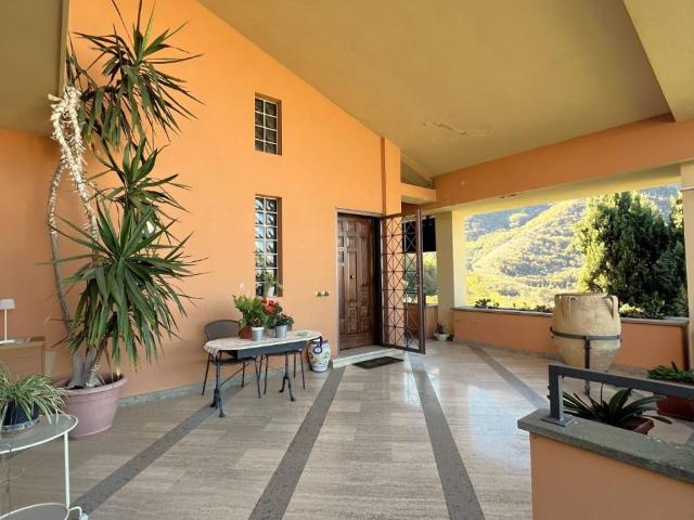 Villa Indipendente in vendita a Belmonte Castello, Lazio