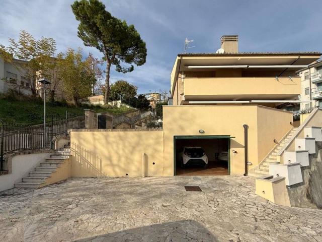 Villa Indipendente in vendita a Atri, Abruzzo