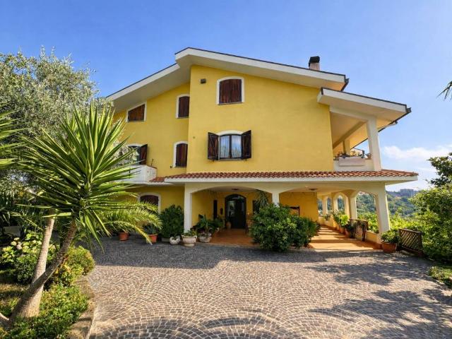 Villa Indipendente in vendita a Atri, Abruzzo