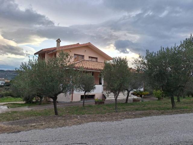 Villa Indipendente in vendita a Città Sant'angelo, Abruzzo