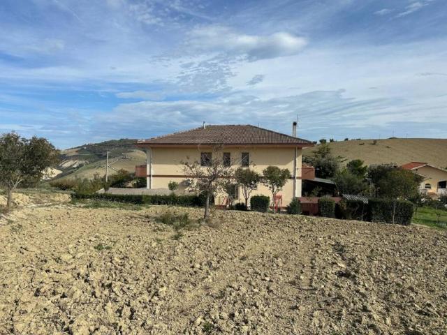 Villa Indipendente in vendita a Atri, Abruzzo