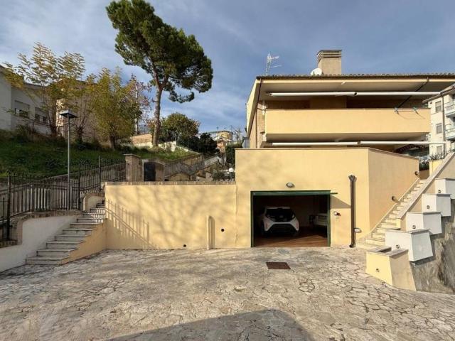 Villa Indipendente in vendita a Atri, Abruzzo