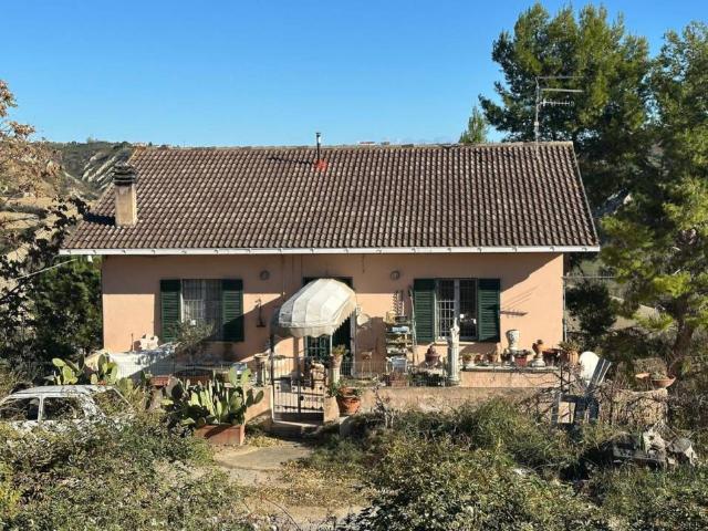 Villa Indipendente in vendita a Atri, Abruzzo