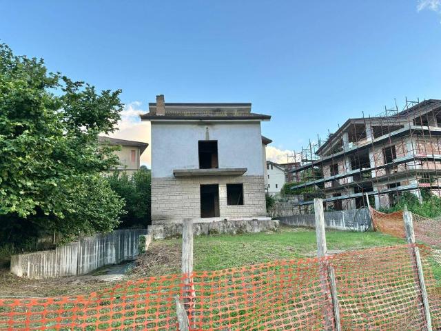 Villa Indipendente in vendita a Atripalda, Avellino
