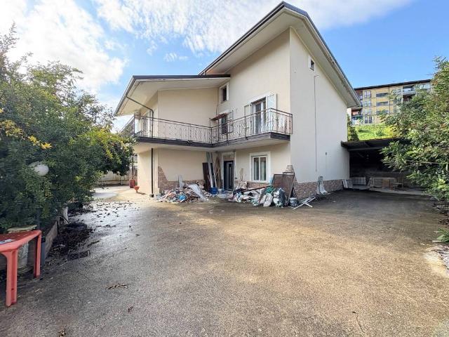 Villa Indipendente in vendita a Atripalda, Campania