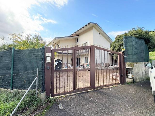 Villa Indipendente in vendita a Atripalda, Campania