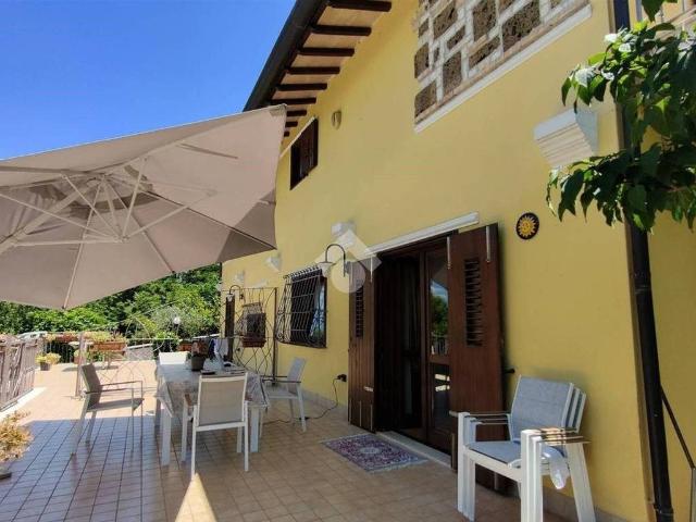 Villa Indipendente in vendita a Atripalda, Avellino