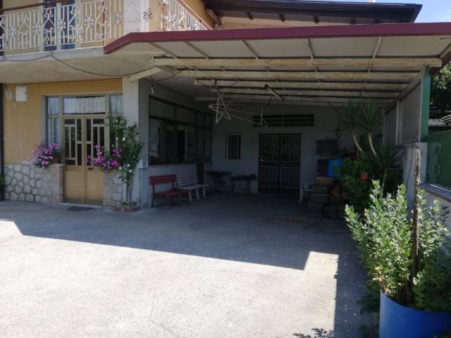 Villa Indipendente in vendita a Atripalda, Campania