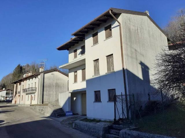 Villa Indipendente in vendita a Attimis, Friuli-Venezia Giulia