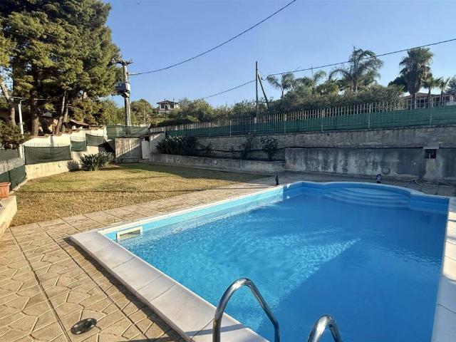 Villa Indipendente in vendita a Augusta, Siracusa