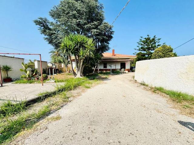 Villa Indipendente in vendita a Augusta, Siracusa