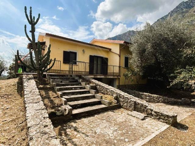 Villa Indipendente in vendita a Ausonia, Lazio