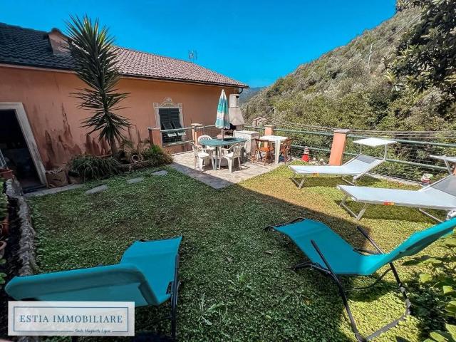 Villa Indipendente in vendita a Avegno, Liguria