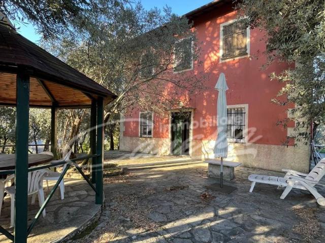Villa Indipendente in vendita a Avegno