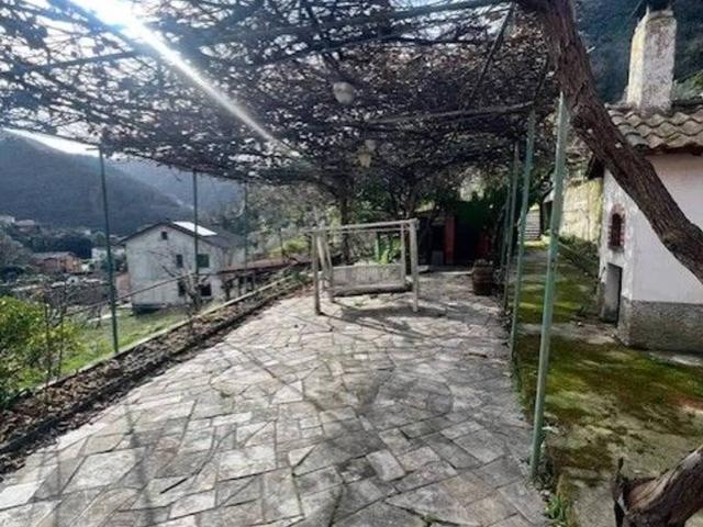 Villa Indipendente in vendita a Avegno, Salto