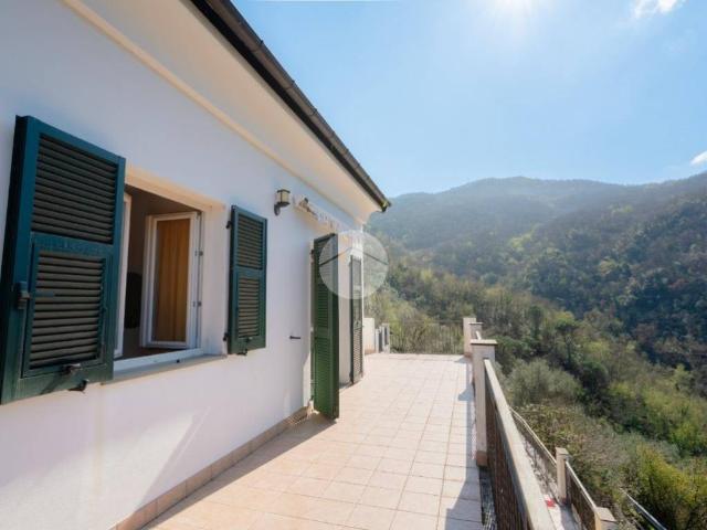 Villa Indipendente in vendita a Avegno, Liguria