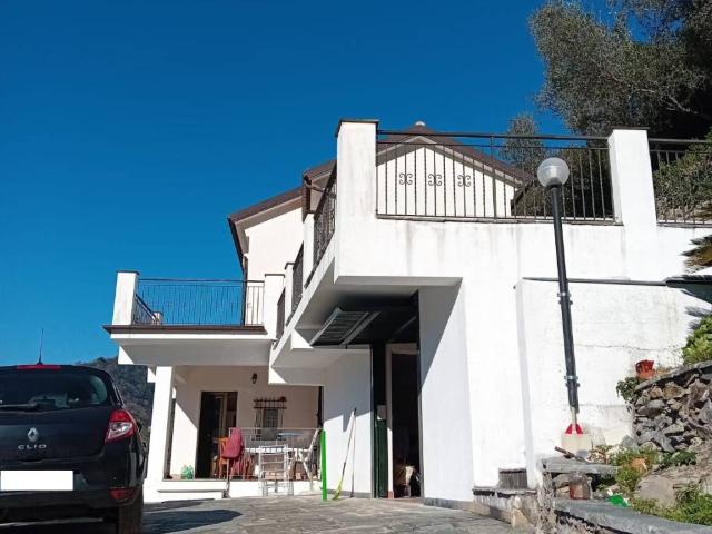 Villa Indipendente in vendita a Avegno, Salto