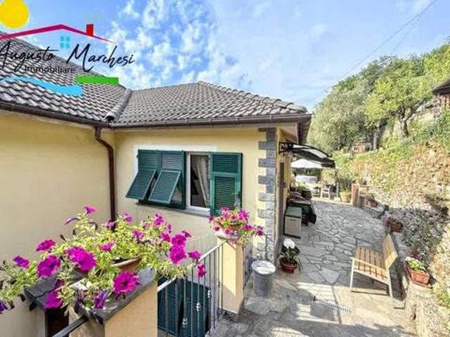 Villa Indipendente in vendita a Avegno Chiesa, Avegno