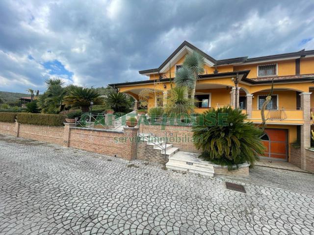 Villa Indipendente in vendita a Avella, Campania