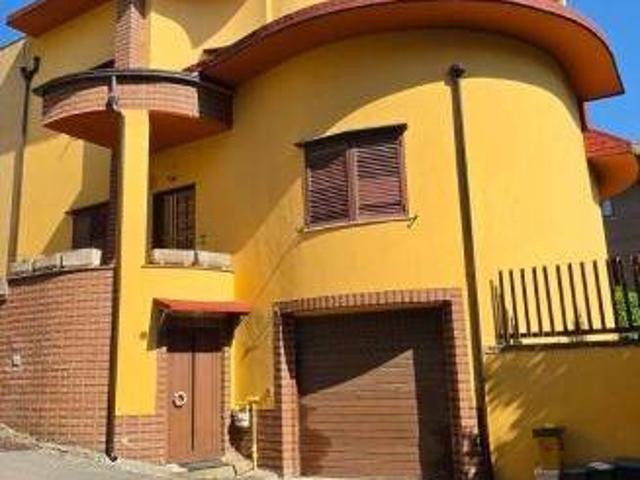 Villa Indipendente in vendita a Partenio, Avellino