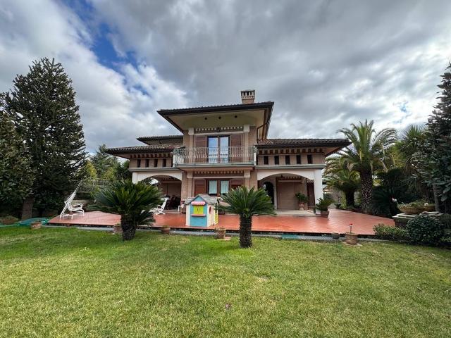 Villa Indipendente in vendita a Partenio, Avellino