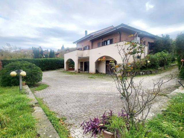 Villa Indipendente in vendita a Avellino, Campania
