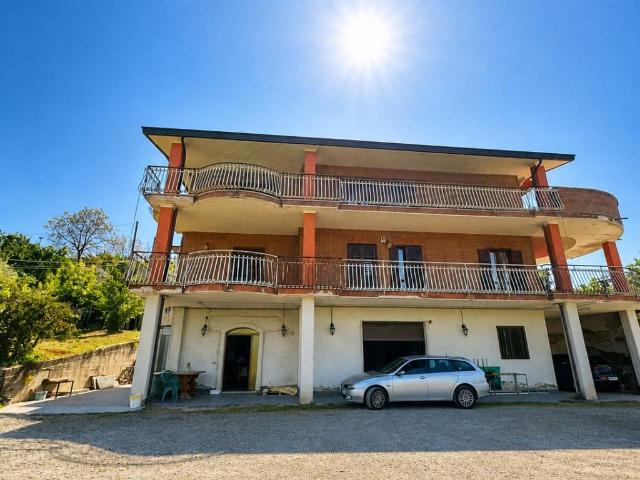 Villa Indipendente in vendita a Avellino, Campania
