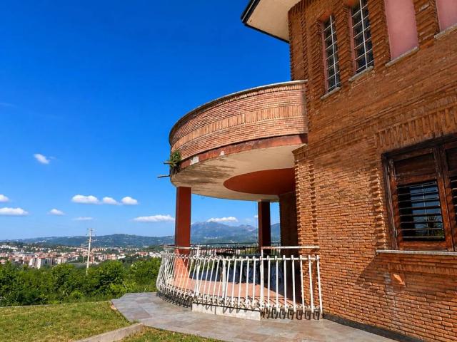 Villa Indipendente in vendita a Avellino, Campania