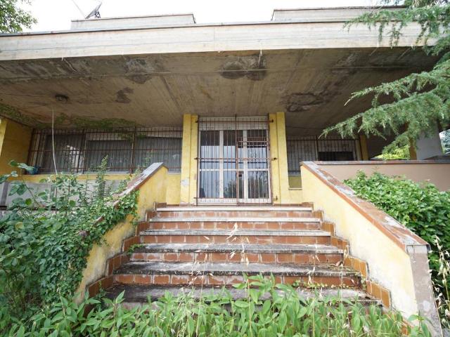 Villa Indipendente in vendita a Avezzano, Abruzzo