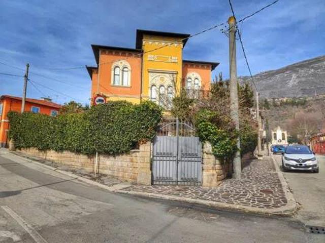 Villa Indipendente in vendita a Avezzano, Abruzzo