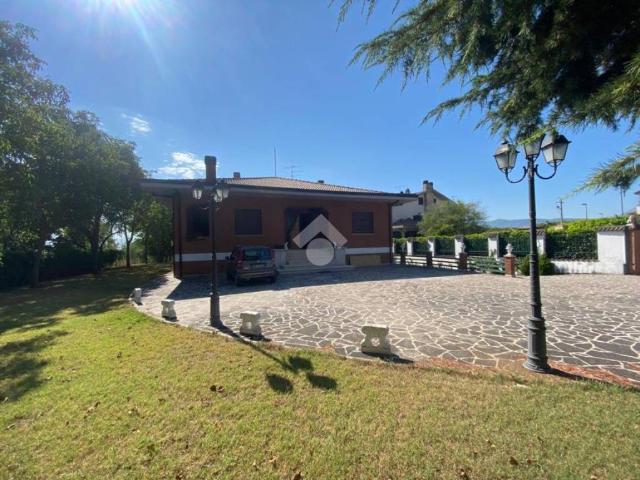 Villa Indipendente in vendita a Avezzano, Abruzzo