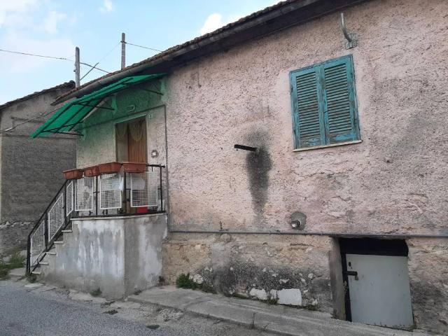 Villa Indipendente in vendita a Avezzano, Abruzzo