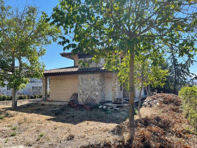 Villa Indipendente in vendita a Avezzano, Abruzzo