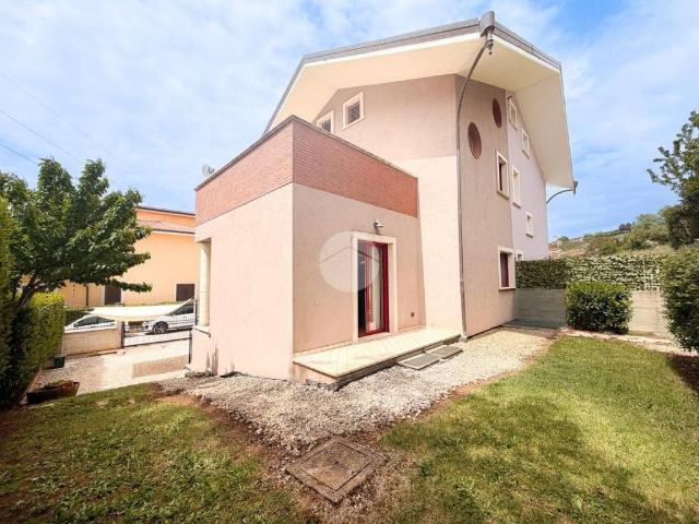 Villa Indipendente in vendita a Avezzano, Abruzzo