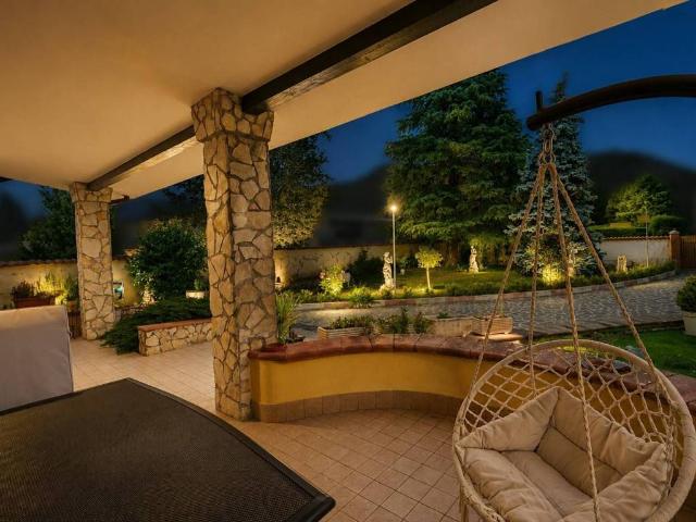 Villa Indipendente in vendita a Avezzano, Abruzzo