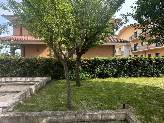 Villa Indipendente in vendita a Avezzano, Abruzzo