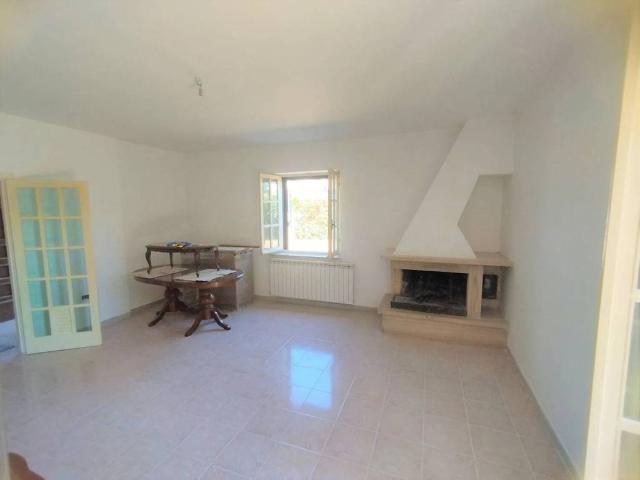Villa Indipendente in vendita a Avezzano, Abruzzo