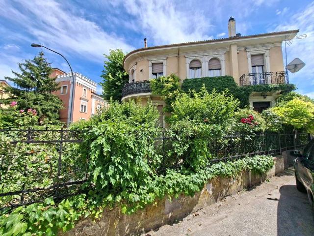 Villa Indipendente in vendita a Avezzano, Abruzzo